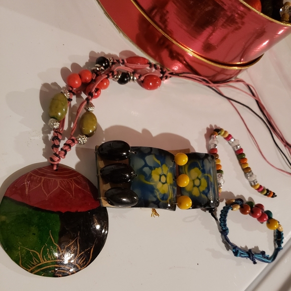 Beaded Necklace & Bracelet Jewlery Lot - Picture 5 of 5